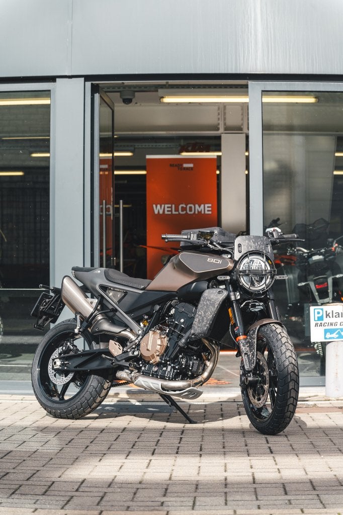 Husqvarna Svartpilen 801, Motoren, 2 cilinders, 801 cc, Nieuw, Bedrijf