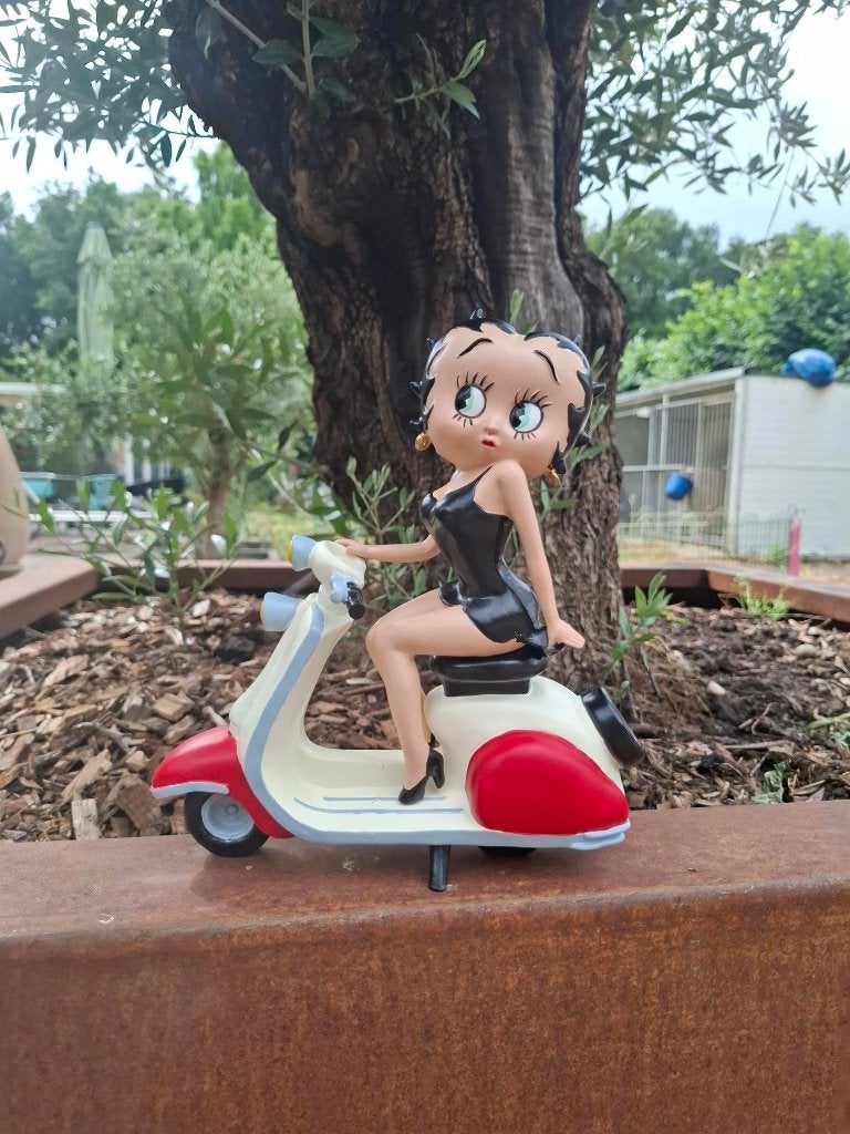 Betty Boop op scooter., Ophalen, Nieuw