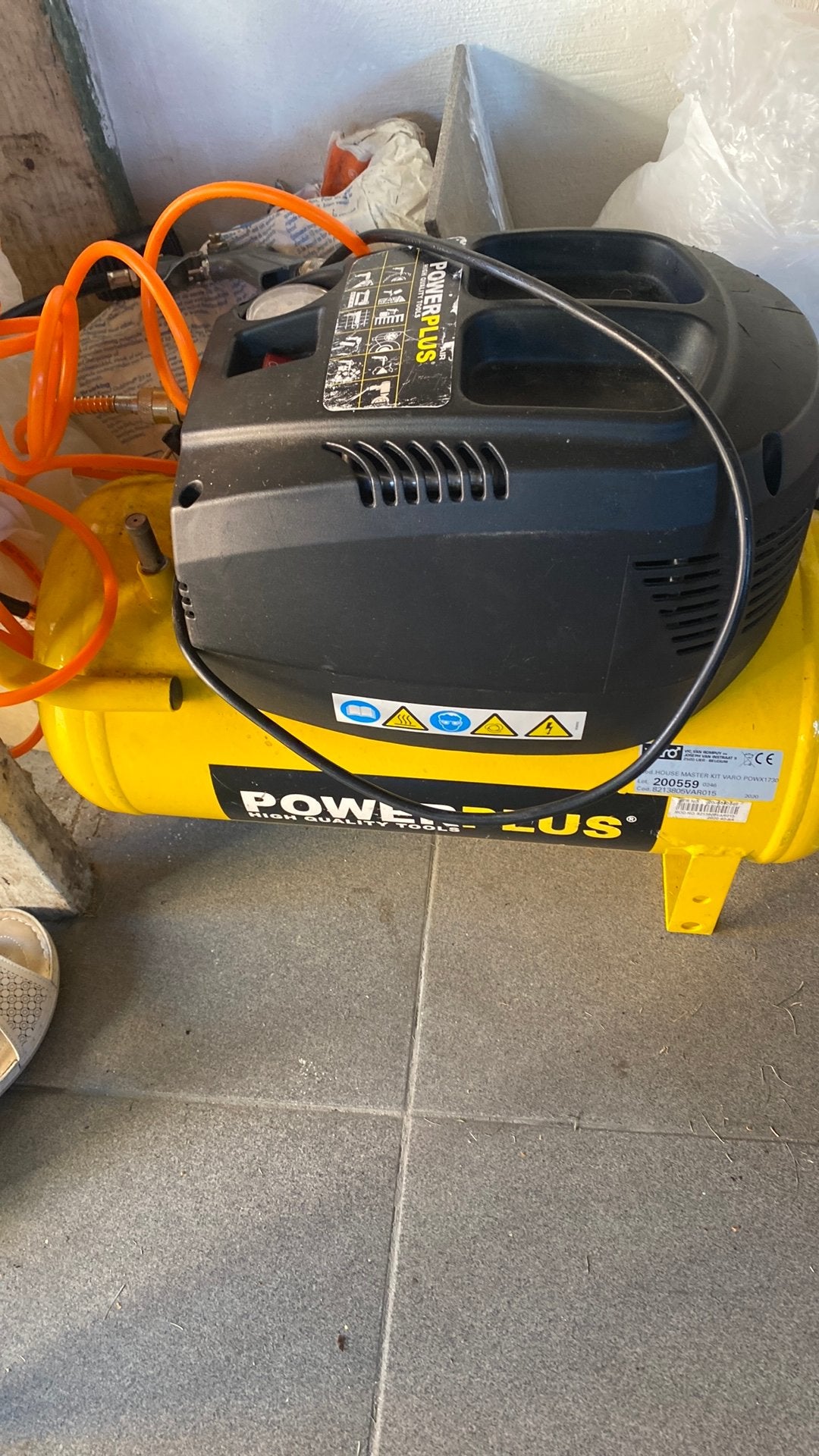Compressor paar keer gebruik, Doe-het-zelf en Bouw, Ophalen of Verzenden, Zo goed als nieuw