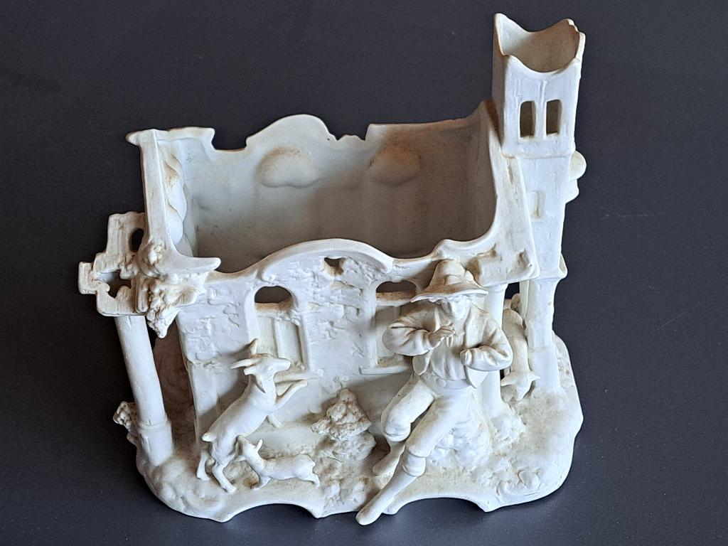 Jardinière sculpturale ancienne en biscuit, 1900 - 1920, Antiquités & Art, Enlèvement ou Envoi