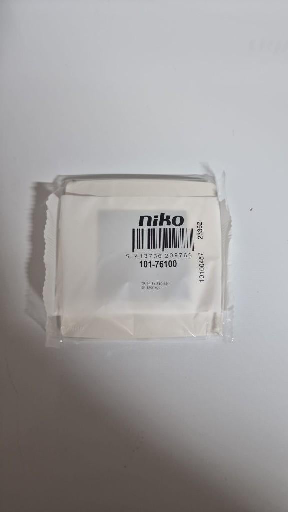 Niko afdekplaat wit (101-76100) 11 stuks, Doe-het-zelf en Bouw, Ophalen, Nieuw, Stopcontact