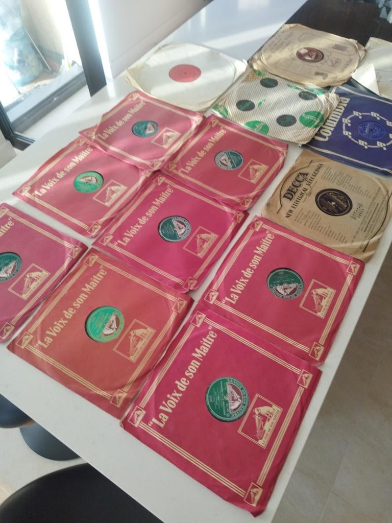 Lot de 14 Disques Gramophone Vintage (78 Tours) 
Avis aux