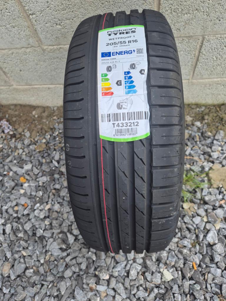 Vente pneus nokian, Autos : Pièces & Accessoires, Pneus & Jantes, Enlèvement, Pneu(s)