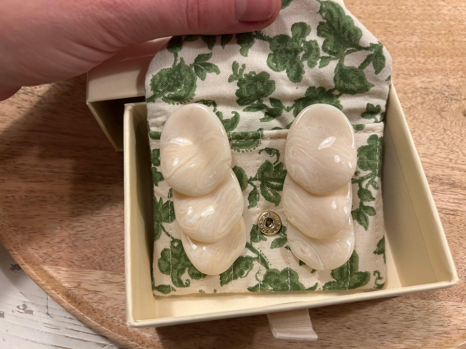 Prachtige oorbellen Sezane - nieuwstaat, Neuf, Enlèvement, Autres matériaux, Blanc