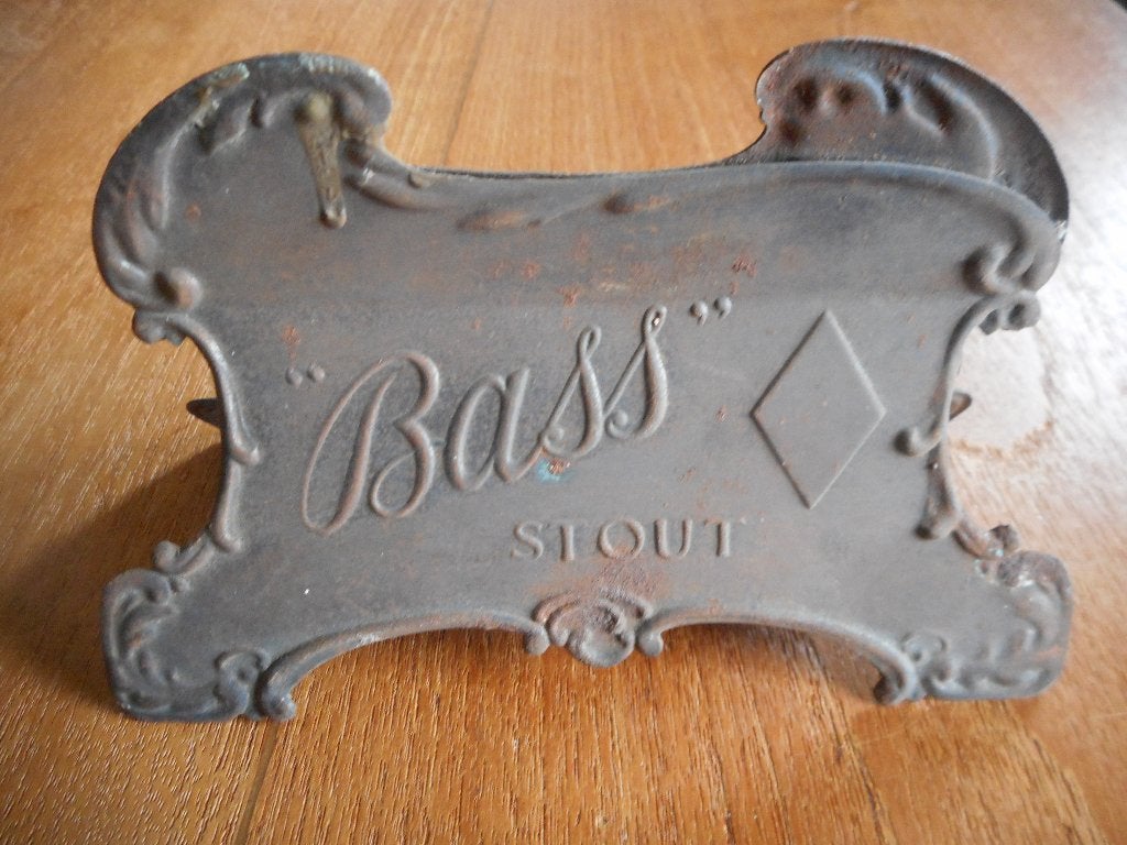 Bière BASS STOUT porte menu en tôle dans son jus publicité, Collections, Envoi
