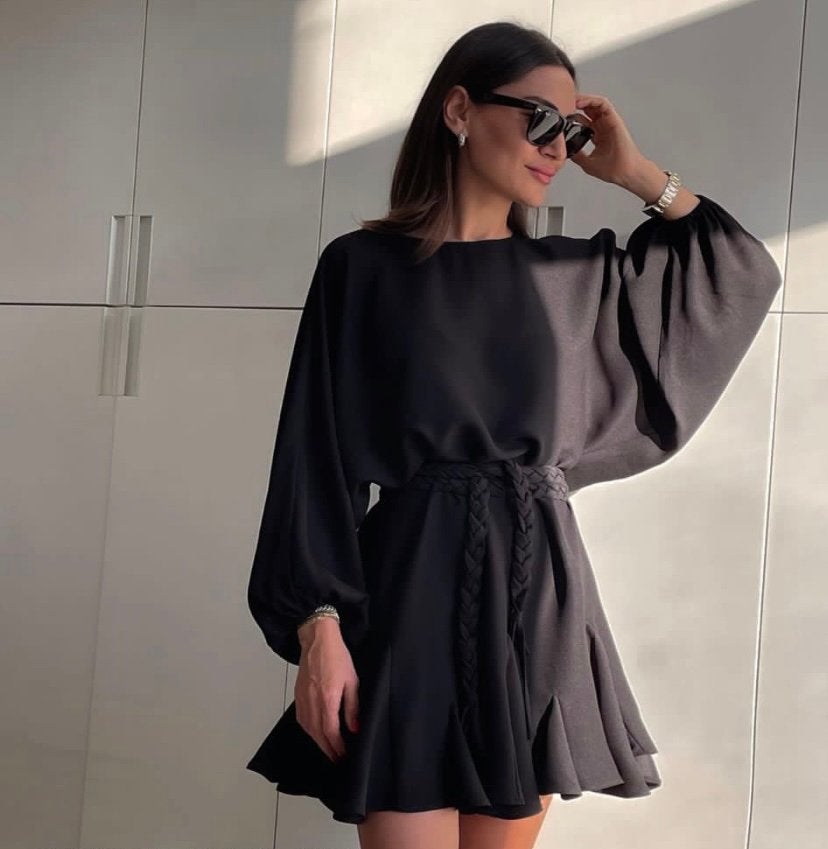 Robe noire élégante à manches larges et ceinture tressée, Enlèvement ou Envoi, Neuf, Noir