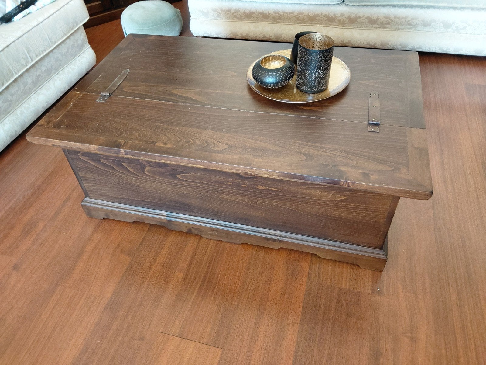 Donkerbruine houten salontafel/ kist, Ophalen, 100 tot 150 cm, Teakhout, 50 tot 100 cm