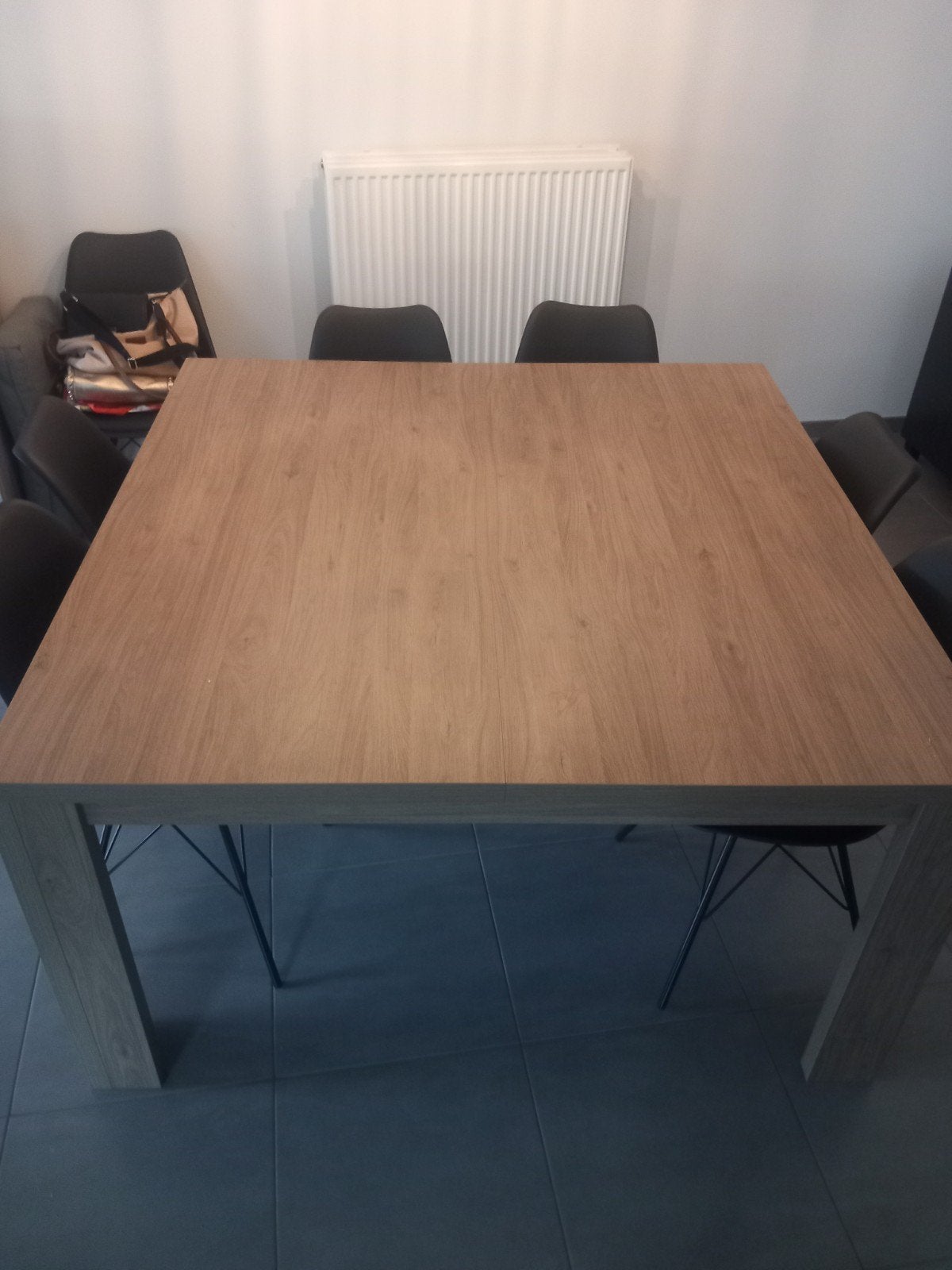 Tafel (taupe) met 8 zwarte stoelen, Enlèvement