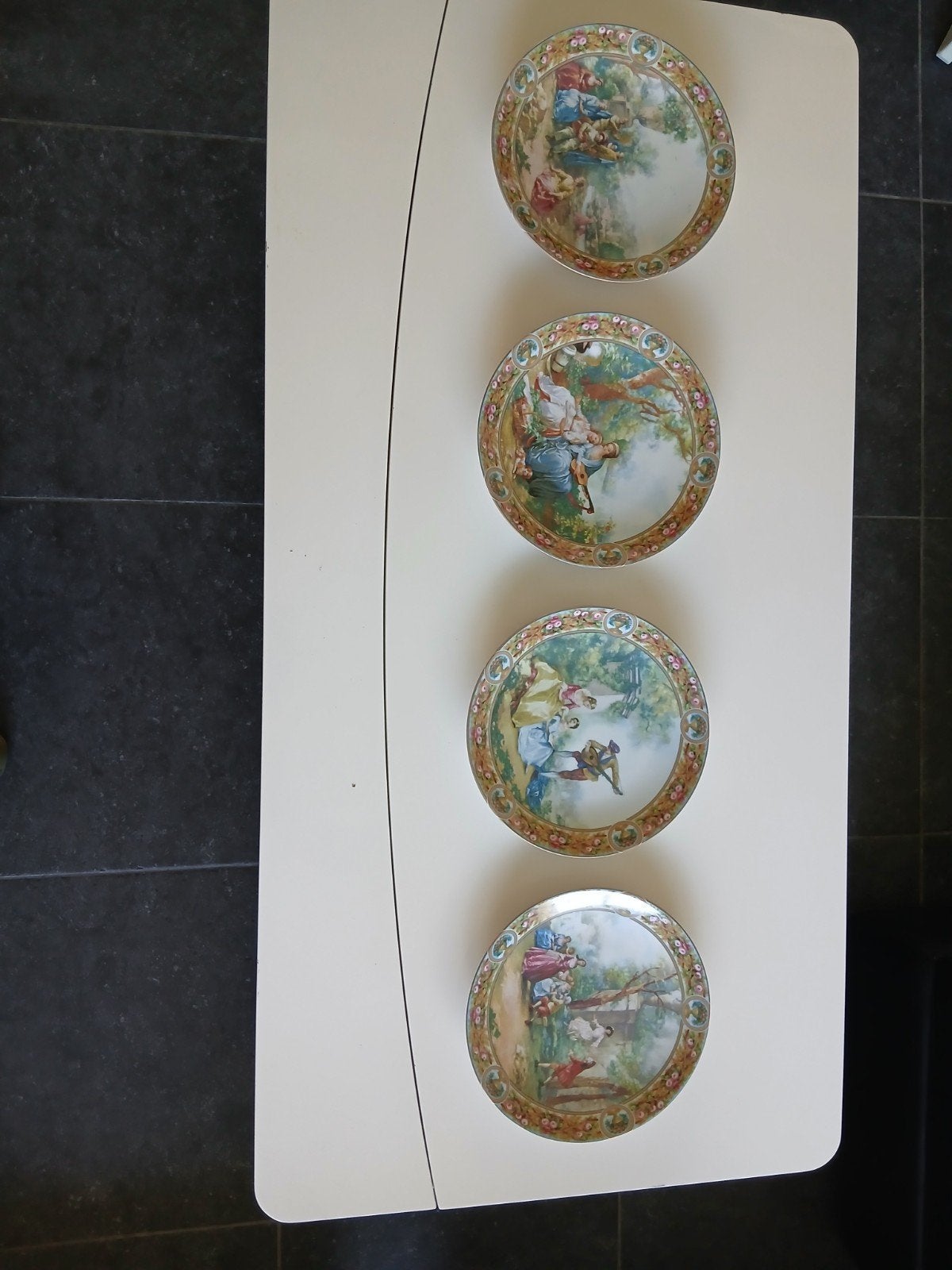 4 porseleinen sier  borden van Limonge, Verzenden