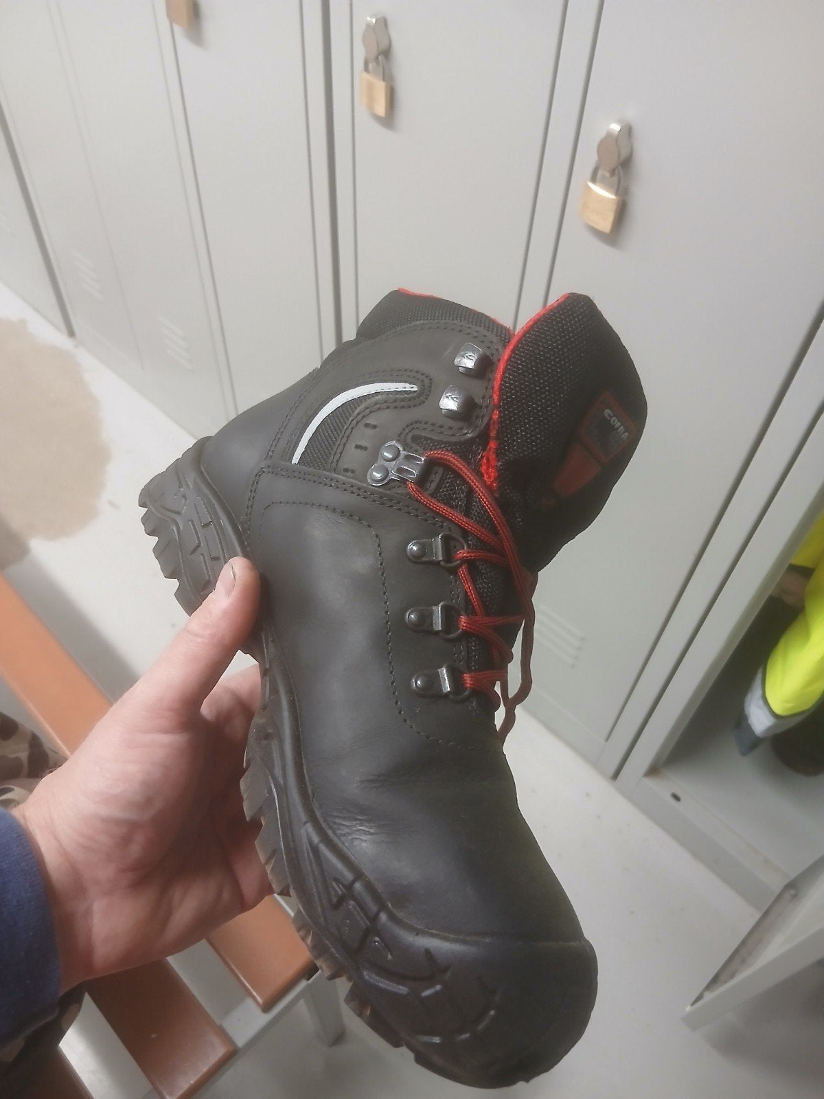 Chaussure de sècuritè taille 42, Enlèvement