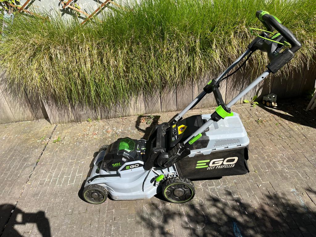Set de jardin complet EGO Power+ en très bon état., Jardin & Terrasse, Ego power, Tondeuses à gazon sur batterie, Tondeuse rotative