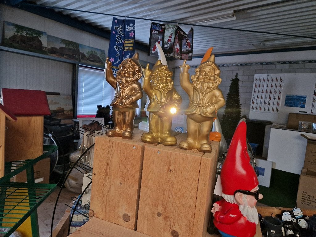 Kabouter goud met lampje zaklamp led solar, Tuin en Terras, Tuinbeelden, Nieuw, Tuinkabouter, Kunststof, Ophalen of Verzenden