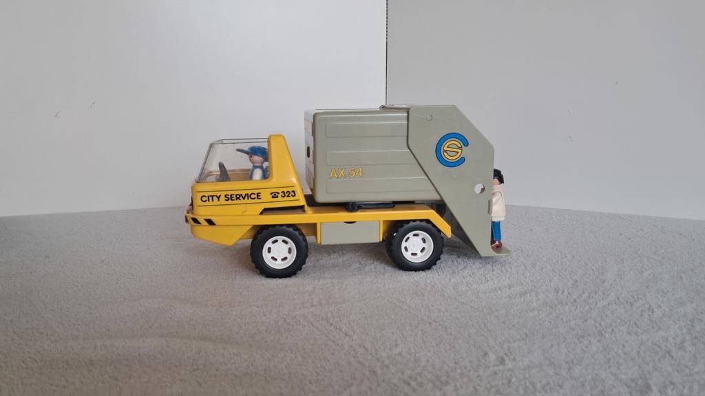 Playmobile vuilniswagen, Ophalen