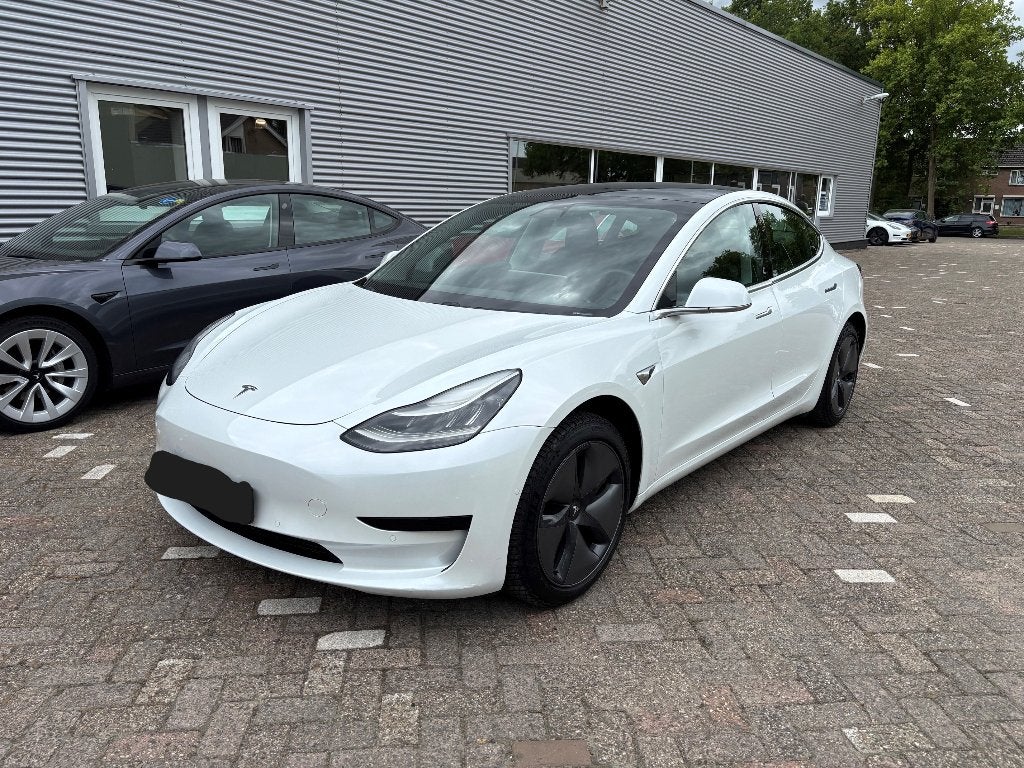 Tesla Model 3 Standard plus met Trekhaak, Automaat, 4 deurs, Lichtsensor, Zwart