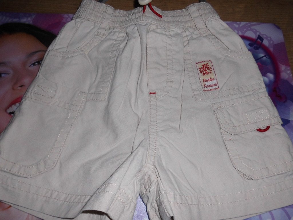 beige short 68, Kinderen en Baby's, Ophalen of Verzenden, Zo goed als nieuw, Jongetje, Broekje
