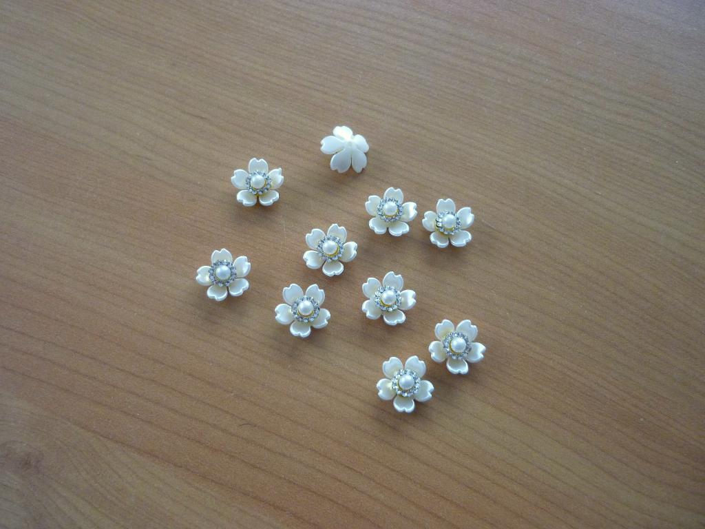 Lot van 10 parelmoer witte bloemen centrale parel strassring, Ophalen of Verzenden