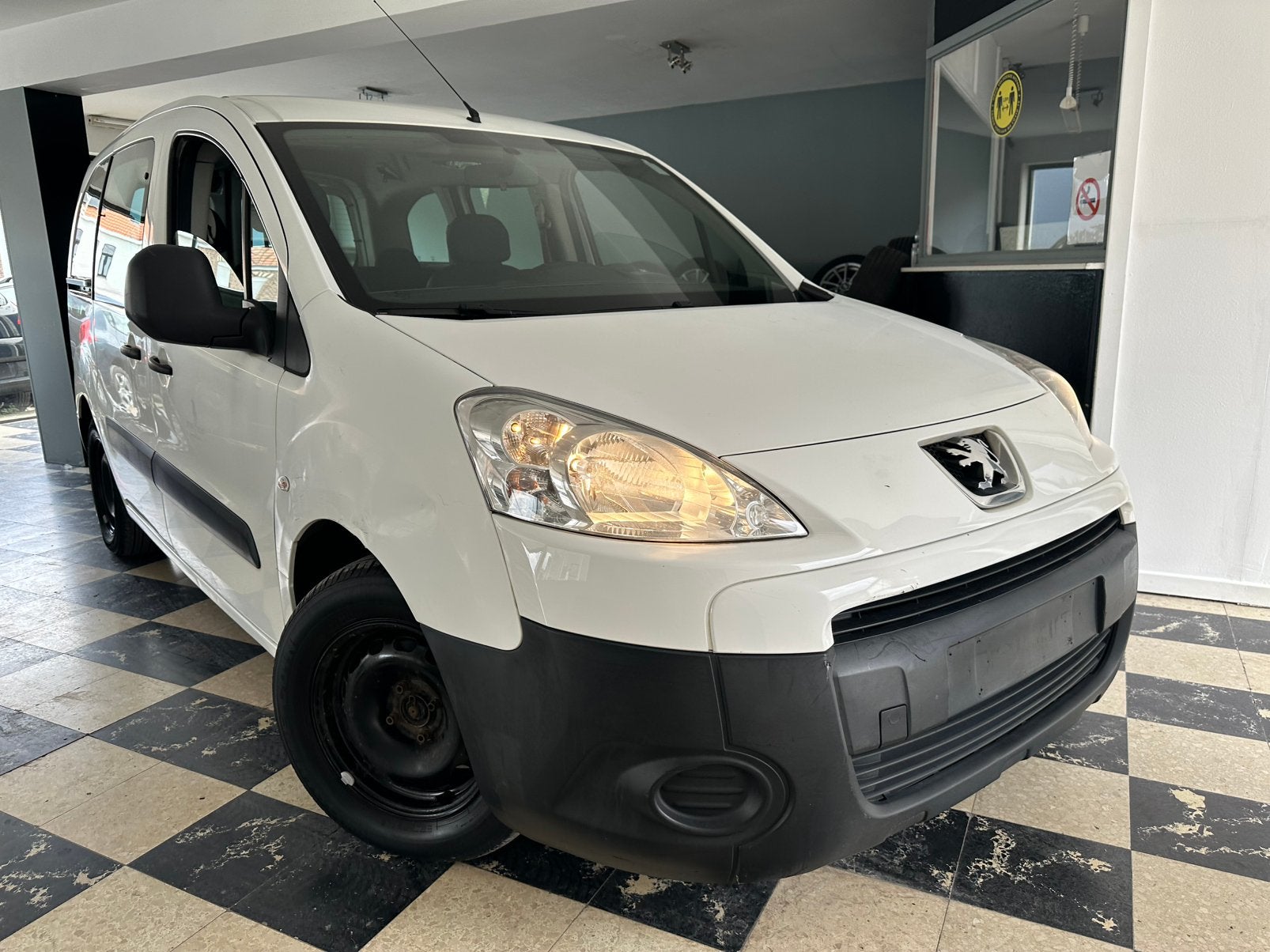 Peugeot Partner Partner Tepee 1.6 HDi Premium **BTW Auto**, Auto's, Voorwielaandrijving, Zwart, 4 cilinders, https://public.car-pass.be/vhr/0a38ef67-b37d-41a8-bcc8-003ef5d8a6a9