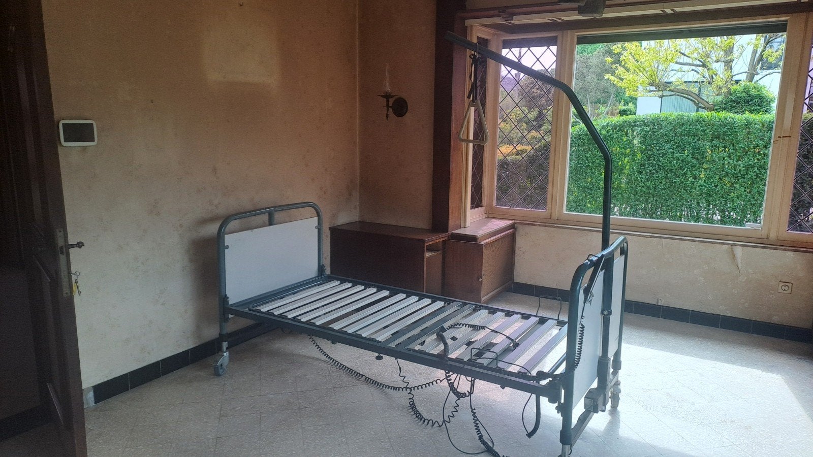 Elektrisch ziekenhuis bed, Ophalen, Eenpersoons, Metaal, Verstelbaar