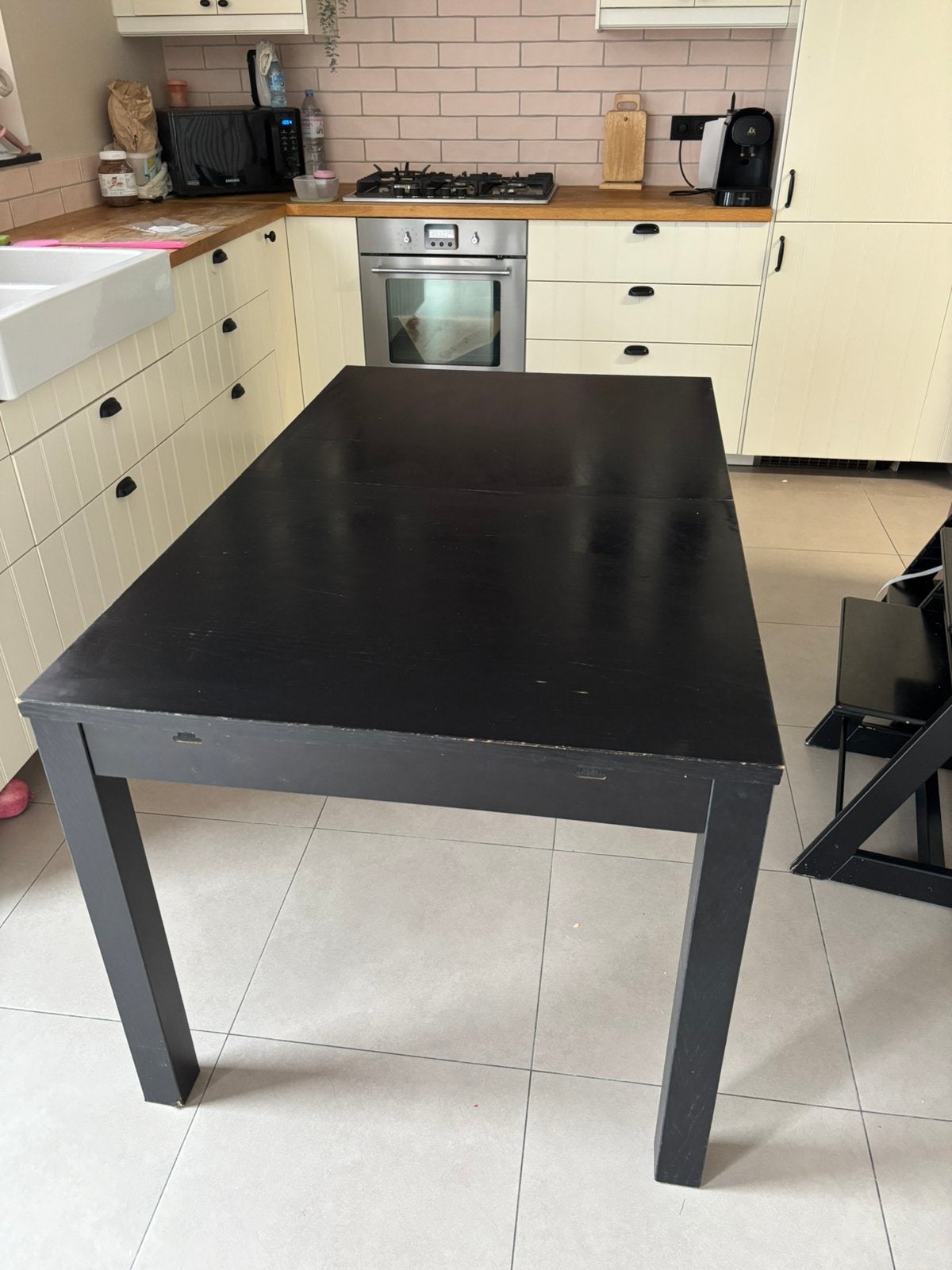 Table noire robuste, Maison & Meubles, 150 à 200 cm, Cinq personnes ou plus, Enlèvement, Utilisé