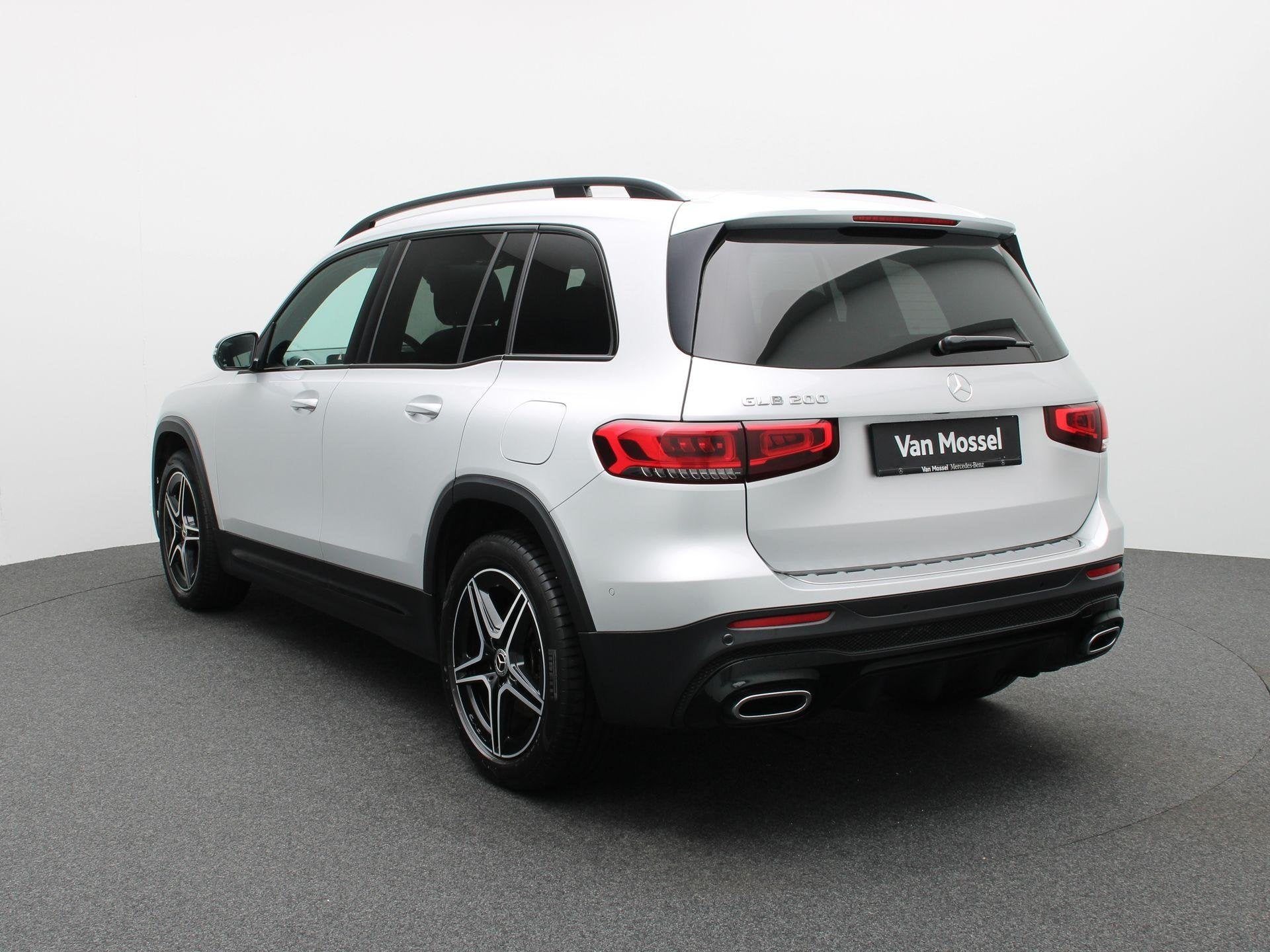 Mercedes-Benz GLB 200 AMG Line + 7 ZITPLAATSEN + PANORAMISCH, Auto's, Dealer onderhouden, Stof, Zwart, 4 cilinders