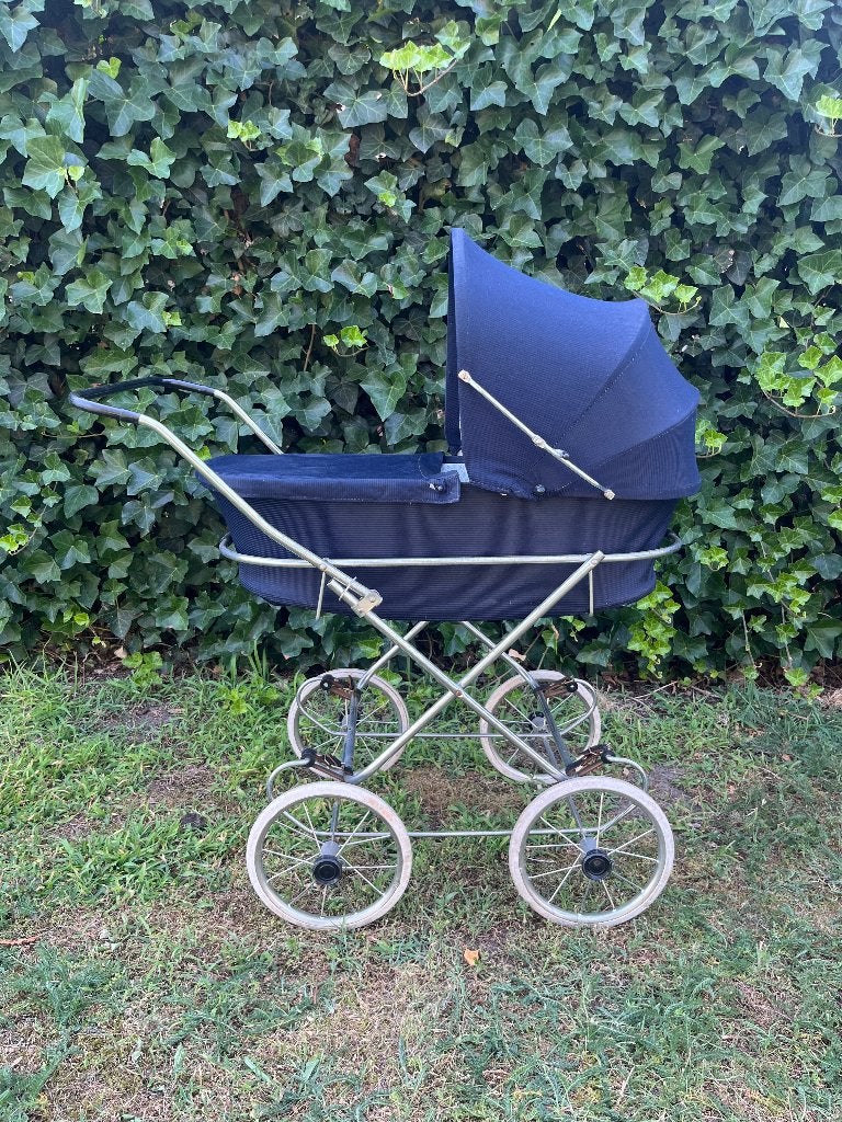 retro poppenwagen voor €45, Ophalen, Gebruikt