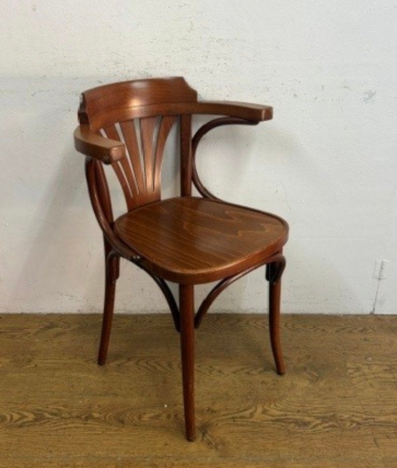 32 thonet cafe bistro stoelen met arm bruin gebogen hout lot, Bruin, Ophalen of Verzenden, Zo goed als nieuw, Vijf, Zes of meer stoelen