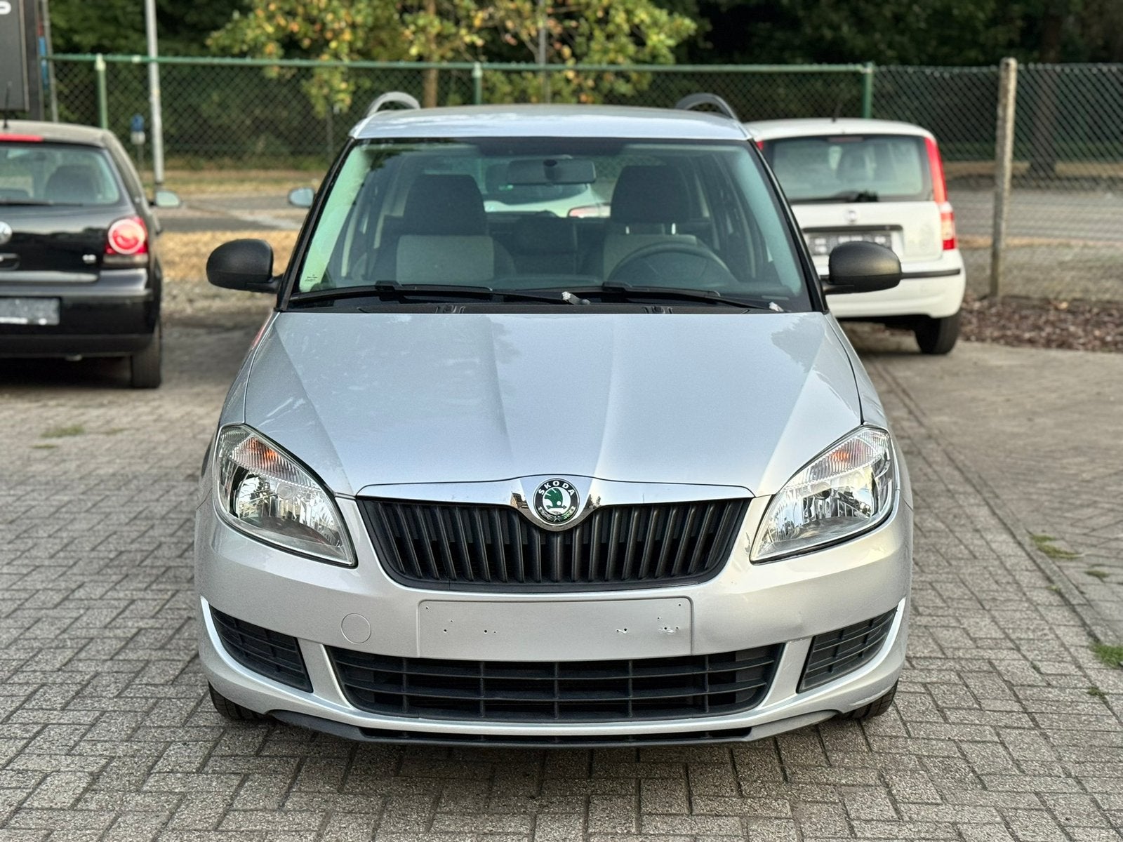 SKODA FABIA 1.2 BENZINE 2010, Autos, Skoda, Argent ou Gris, Achat, Entreprise, Carnet d'entretien