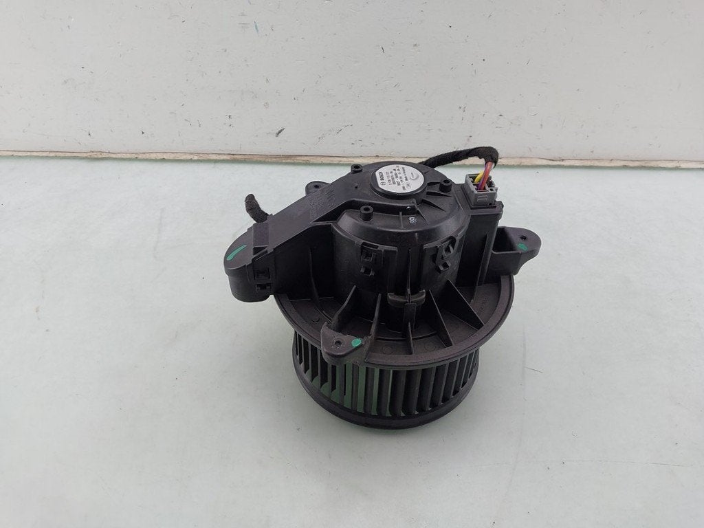 KACHEL VENTILATORMOTOR Ford Transit Custom (01-2011/12-2023), Robert Bosch AG, Gebruikt, Ford, Robert-Bosch-Allee 1
74232  Abstatt, DE