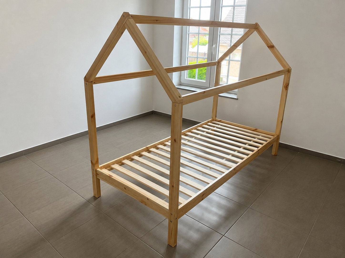 Houten huisbed 90x200 inclusief matras - zo goed als nieuw, Ophalen, Zo goed als nieuw, Matras