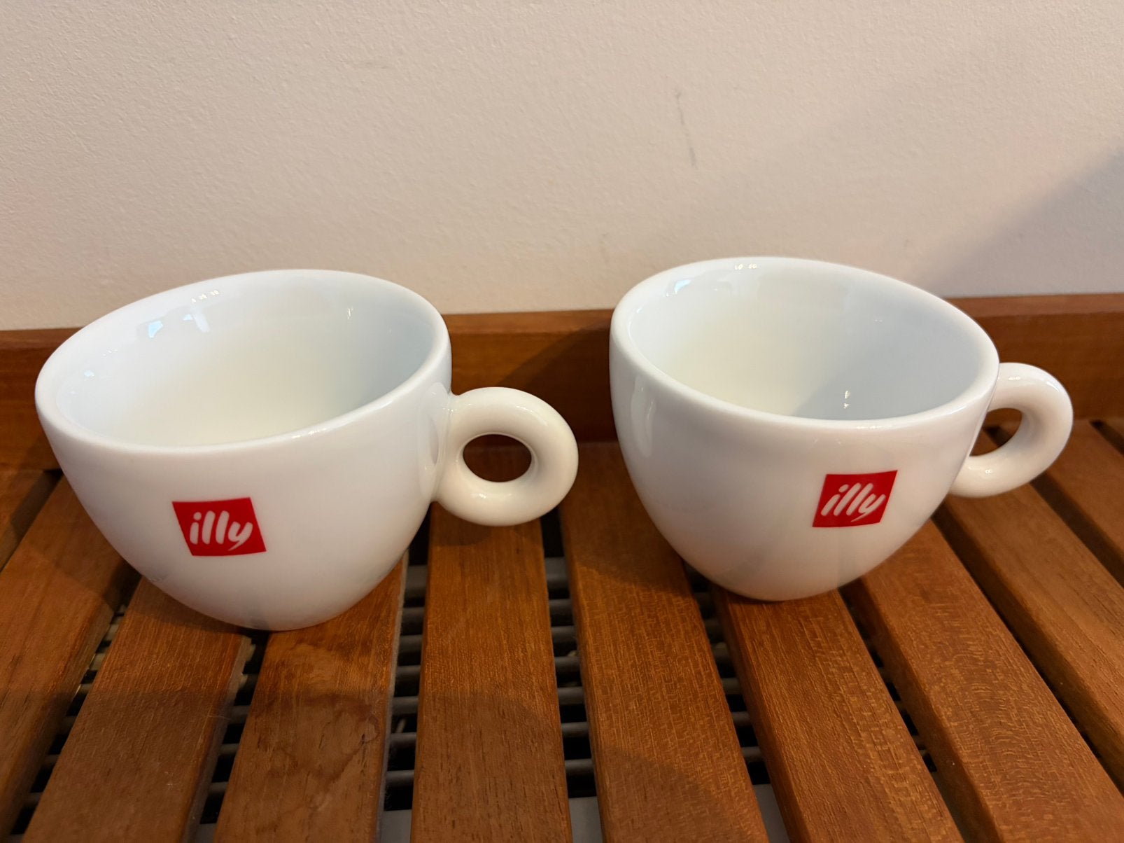 Set van 2 Illy koffietassen, Huis en Inrichting, Ophalen, Zo goed als nieuw, Illy, Kop(pen) en/of Schotel(s)