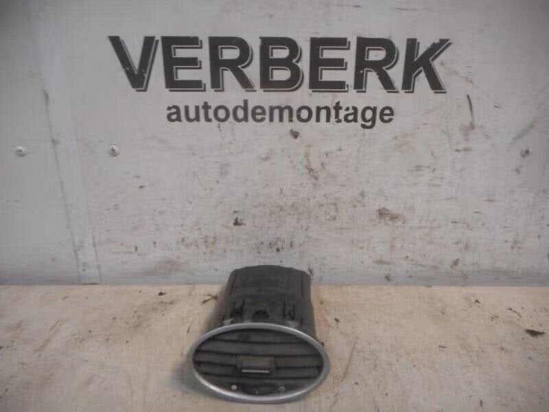 DASHBOARD LUCHTROOSTER MIDDEN Focus 2 C+C (4m51ao14l21bc), Enlèvement ou Envoi, Henry-Ford-Straße 1 50735 Köln, DE, Ford-Werke GmbH