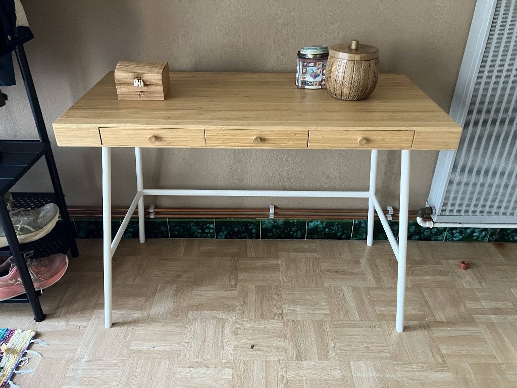 Klein bureaumeubel uit bamboe Lillåsen, Huis en Inrichting, Ophalen, 103 cm, Scandinavisch, Met lades