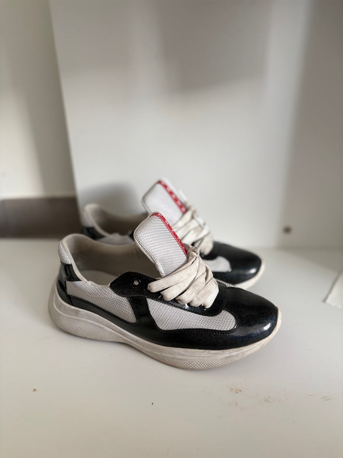 Gobelets Prada, Envoi, Porté, Noir