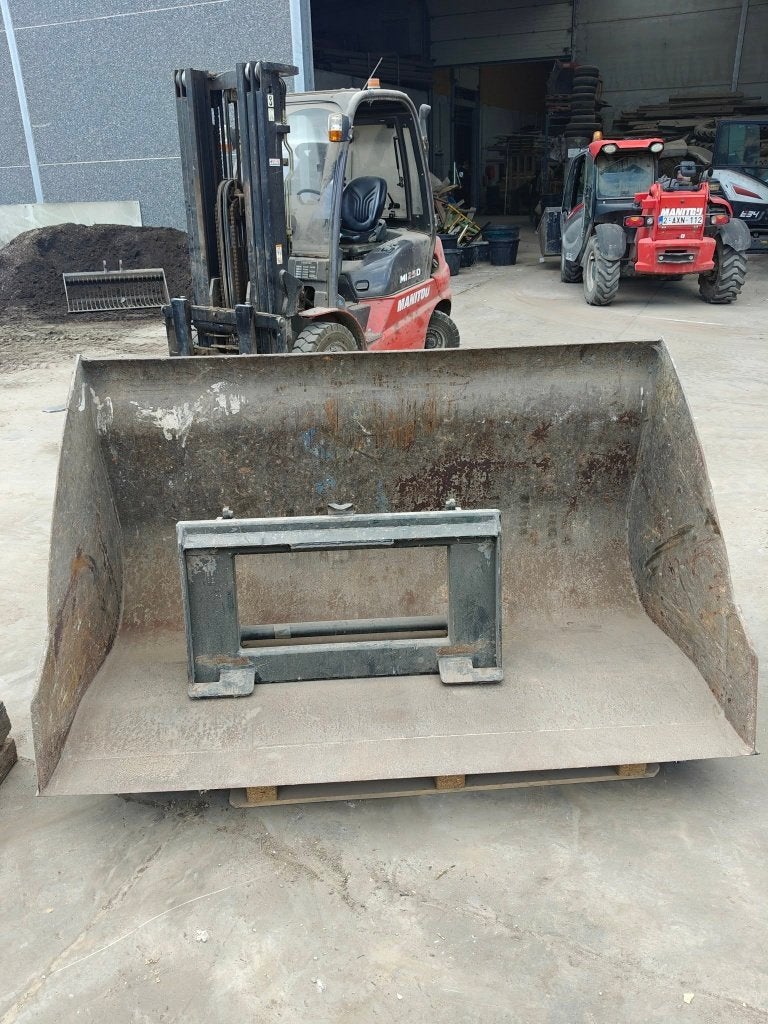originele Manitou schepbak, Ophalen