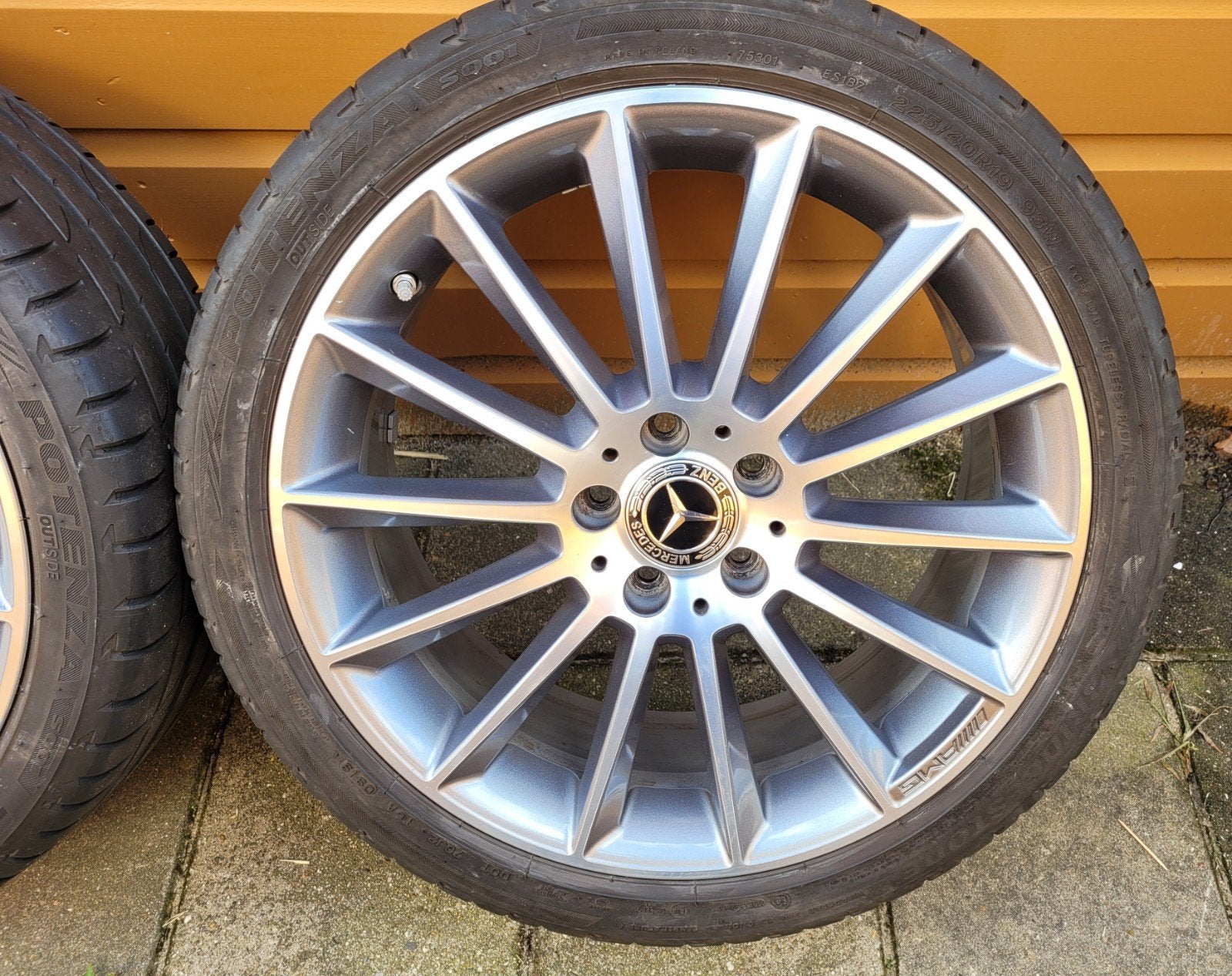Mercedes A B CLA 19 inch velgen met banden AMG origineel, Enlèvement ou Envoi