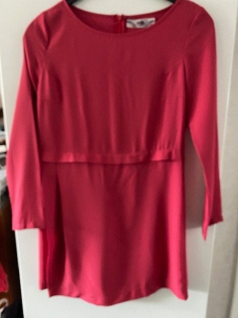 Mooie, donkerroze feestelijke jurk maat MEDIUM nieuwstaat, Taille 38/40 (M), Enlèvement ou Envoi, Rose, Au-dessus du genou