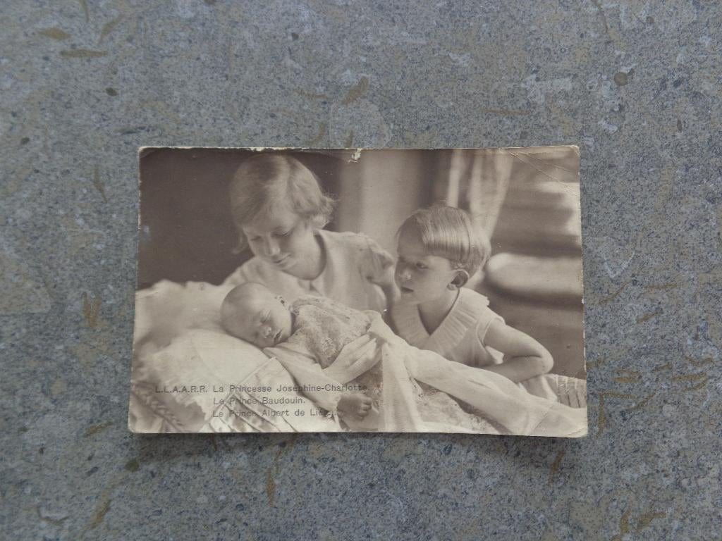 1 oude foto Kinderen van Baudouin, Albert en J.Charlotte, Ophalen