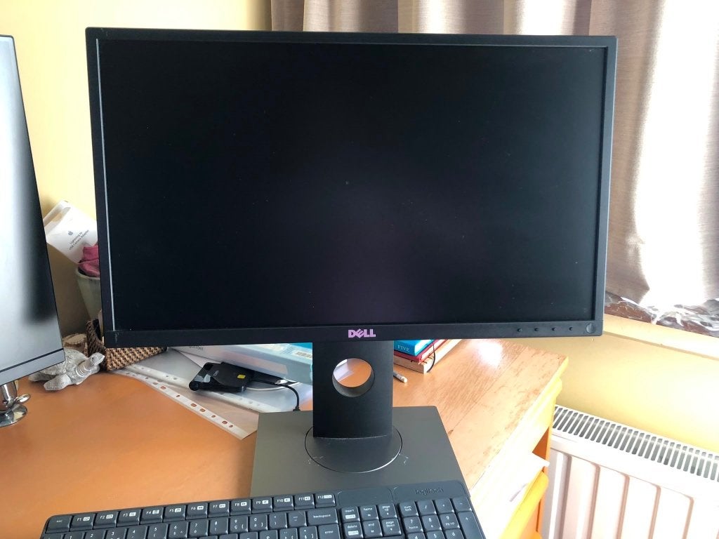 Dell computer scherm 22 inch, Computers en Software, Monitoren, Ophalen, Zo goed als nieuw, Kantelbaar