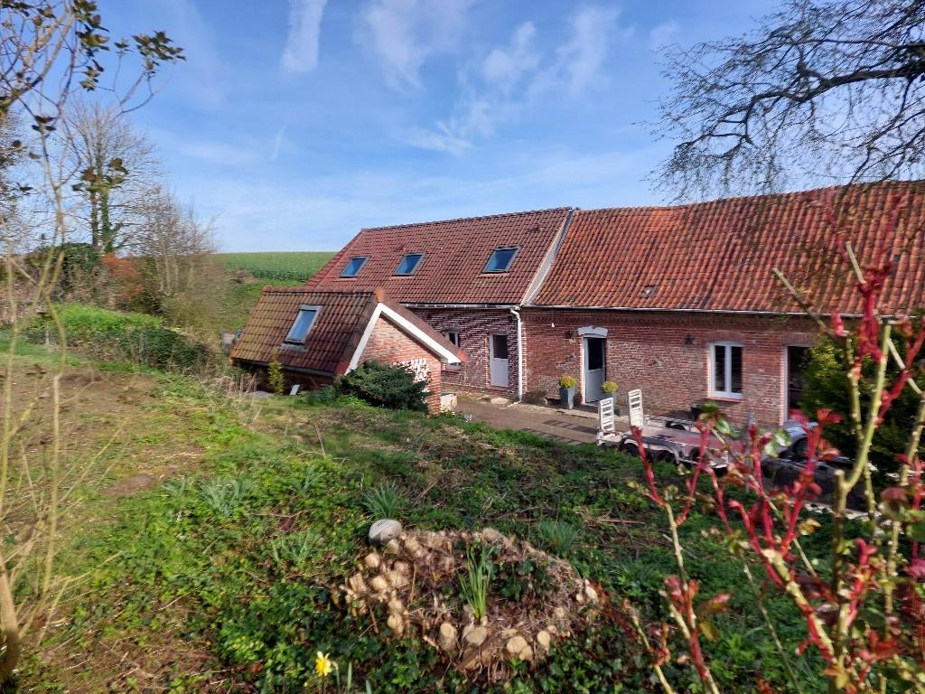 CALME ET GRAND TERRAIN, Village, 145 m², 3 pièces, France