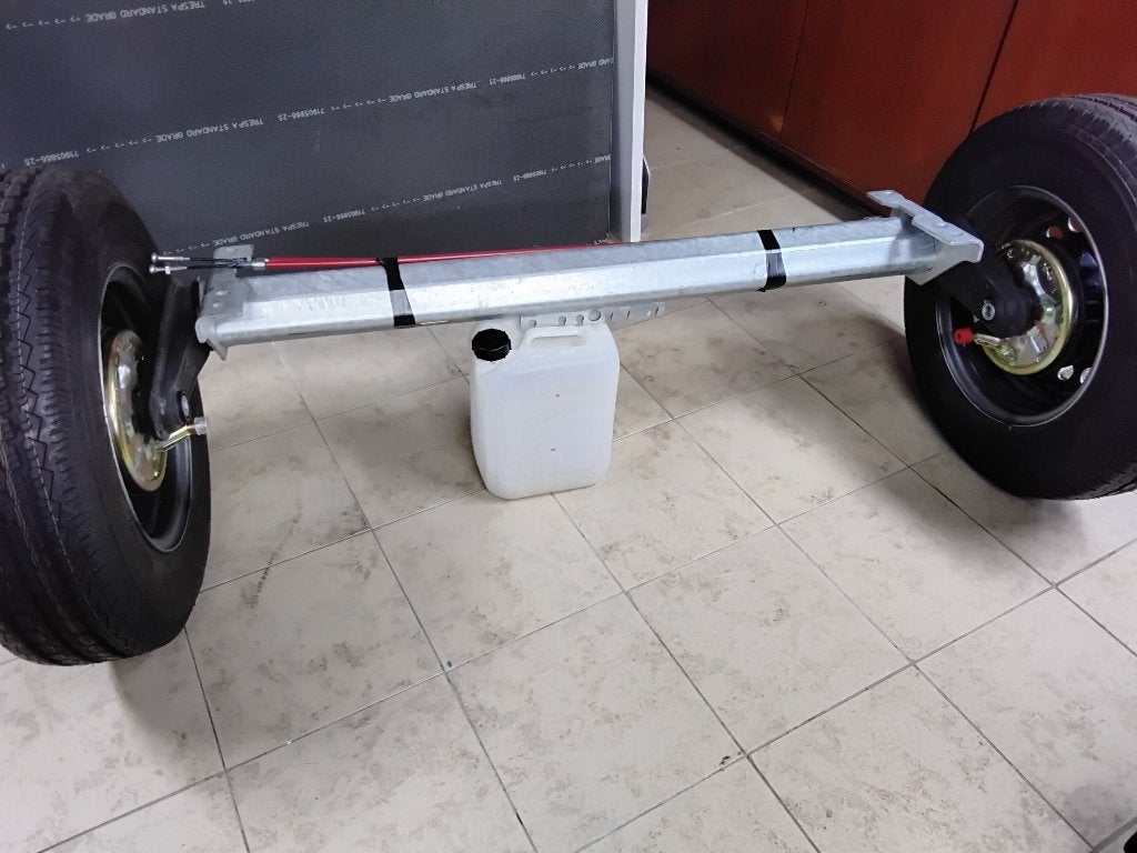 Essieu de remorque freiné Alco 1350 kg, Enlèvement, Pneu(s)