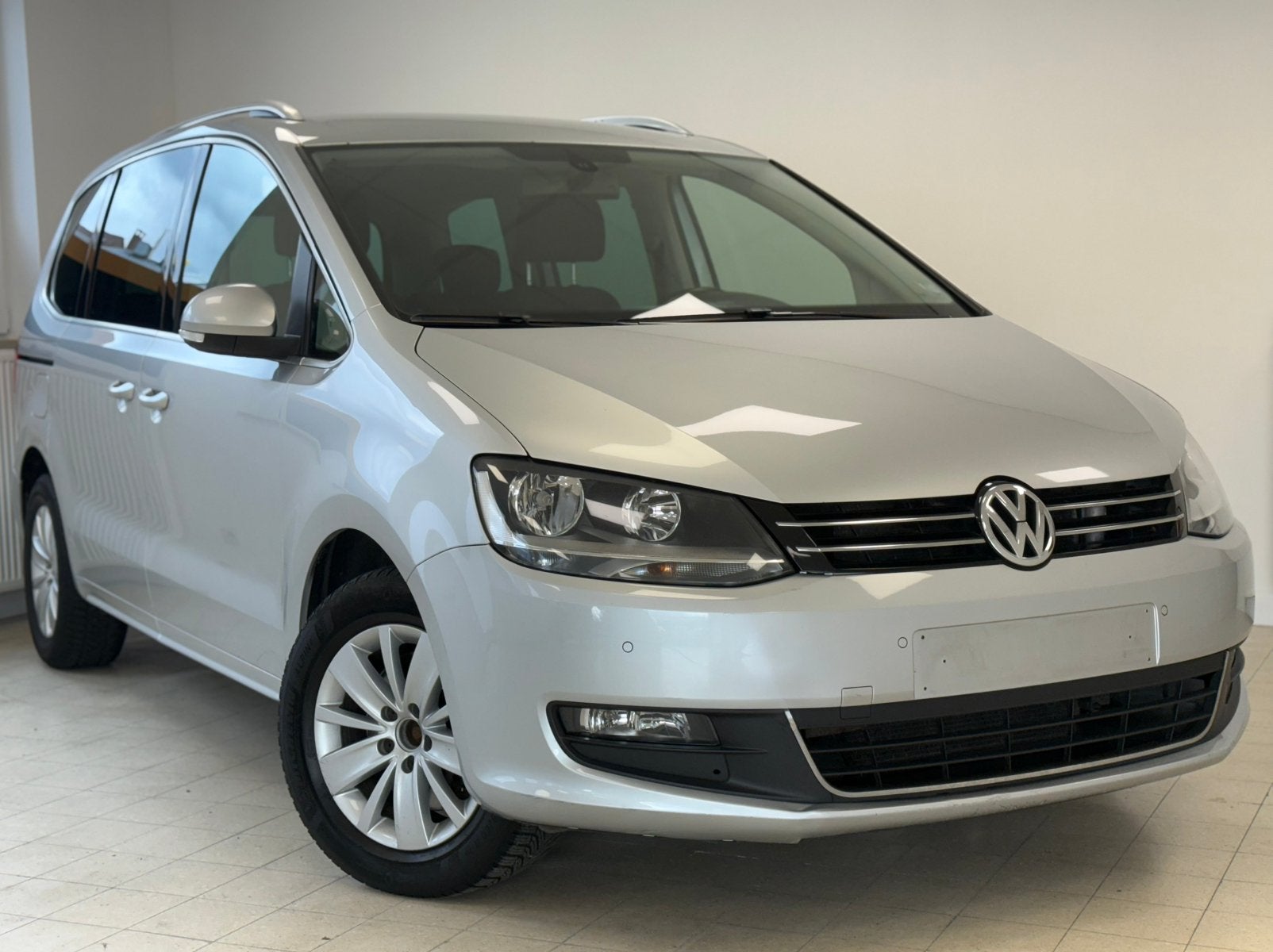 VW SHARAN 2L TDI 1ER BOÎTE AUTOMATIQUE CARNET 7PLACES, Autos, Entreprise, 7 places, Entretenue par le concessionnaire, Noir