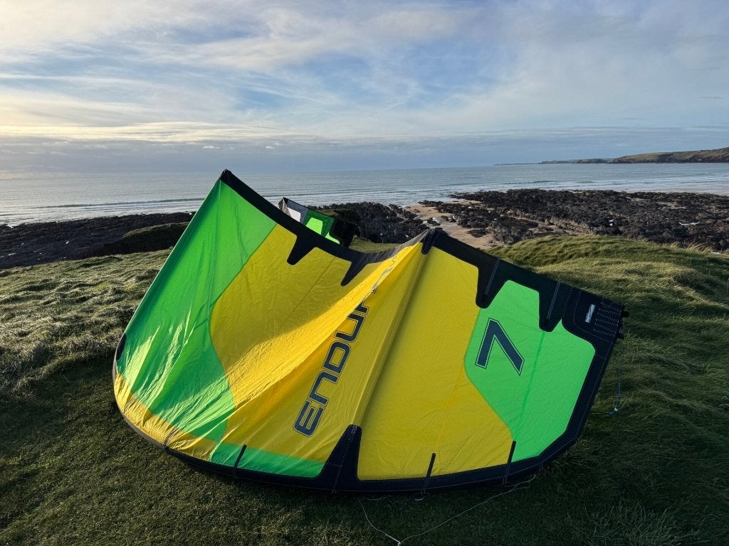 OZONE kite enduro 2025 v5 maat 7, Watersport en Boten, Kitesurfen, Ophalen, Zo goed als nieuw, 7 m², Kite