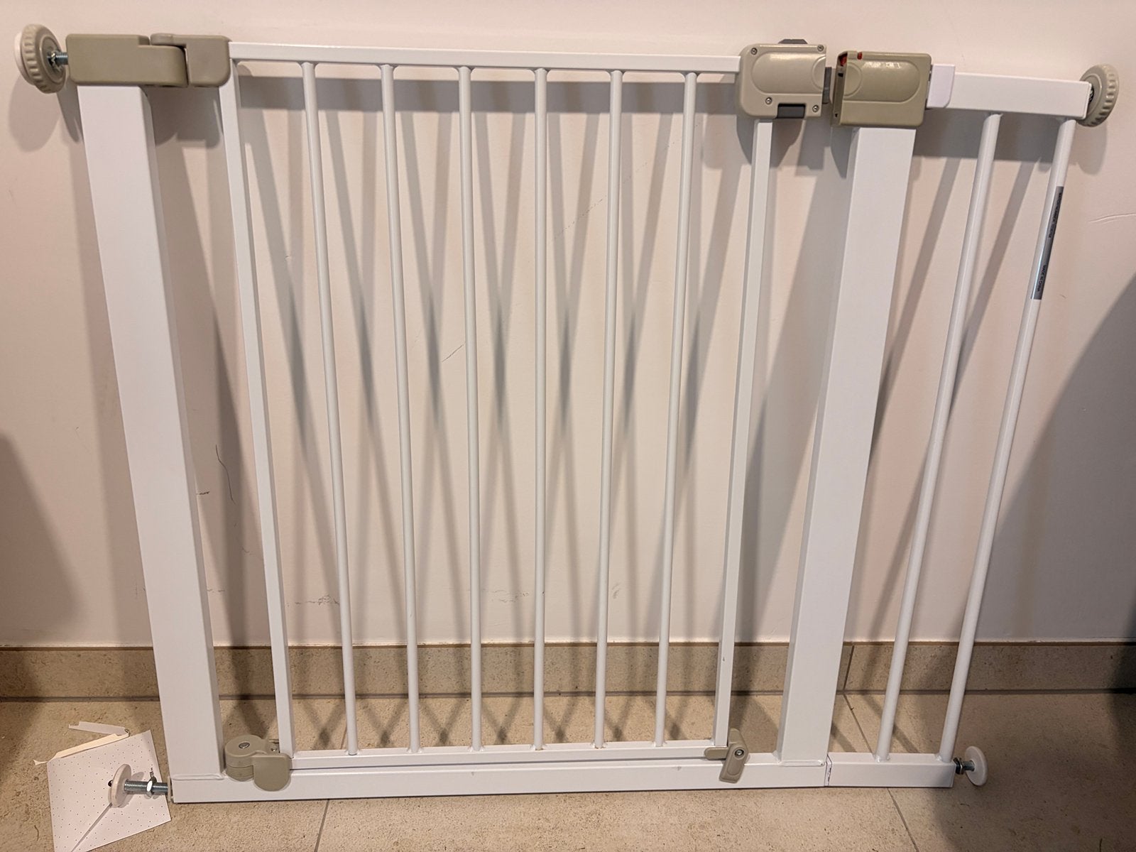 Barrière Safety 1st Auto Close + rallonge 14 cm, Barrière de sécurité, Comme neuf, Enlèvement, Métal ou Fer