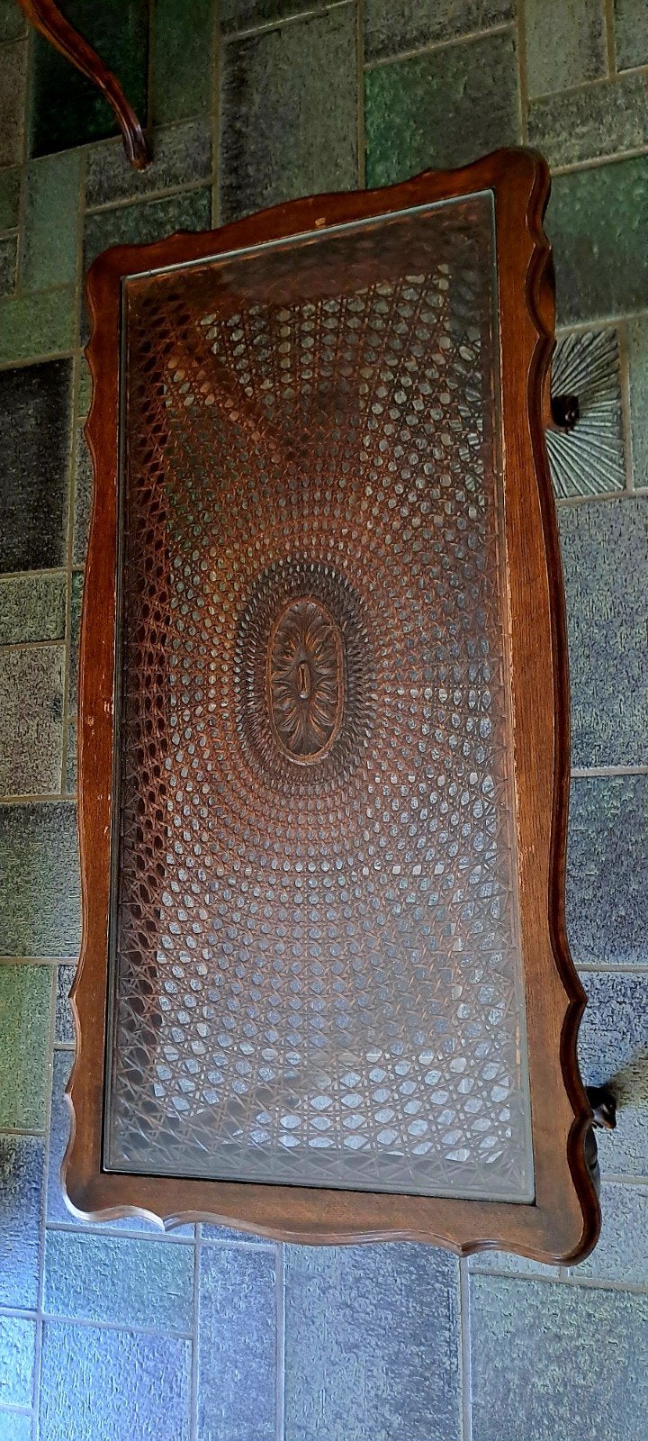 Table basse en bois avec plateau de verre sur canage, Enlèvement, Bois
