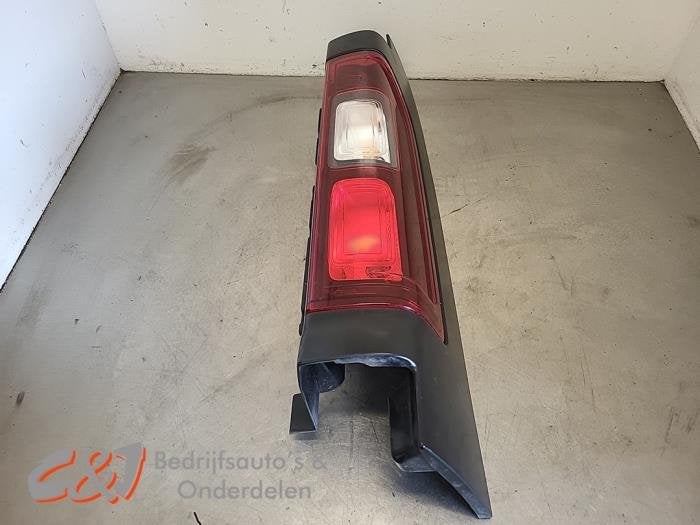 Feu arrière droit d'un Renault Trafic, Autos : Pièces & Accessoires, Renault, -, 3 mois de garantie, Utilisé