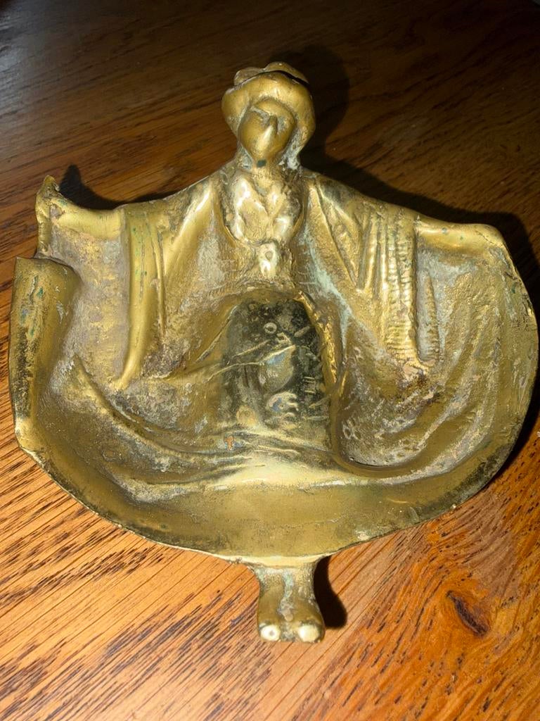 À vendre cendrier à épingles vintage « Naughty Geisha », Antiquités & Art, Enlèvement ou Envoi, Bronze