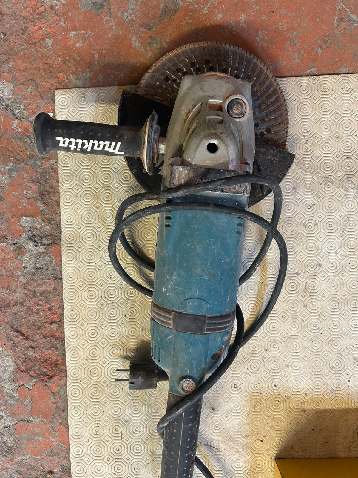 Makita grote slijpmachine, Ophalen, Zo goed als nieuw