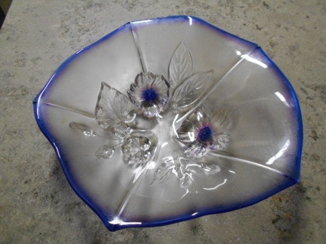 Ancien bol en verre à décor de fleurs violettes, Enlèvement ou Envoi, Comme neuf, Verre, Balance