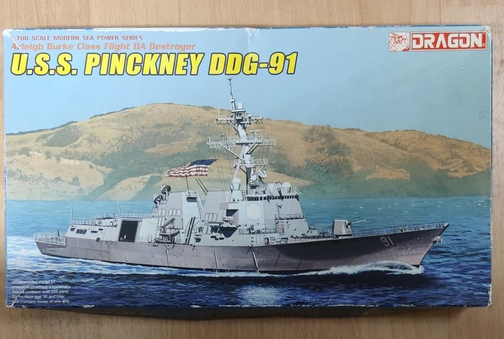 Destroyer USS Pinckney DDG 91 + kit détail Flyhawk + canon M, Enlèvement ou Envoi