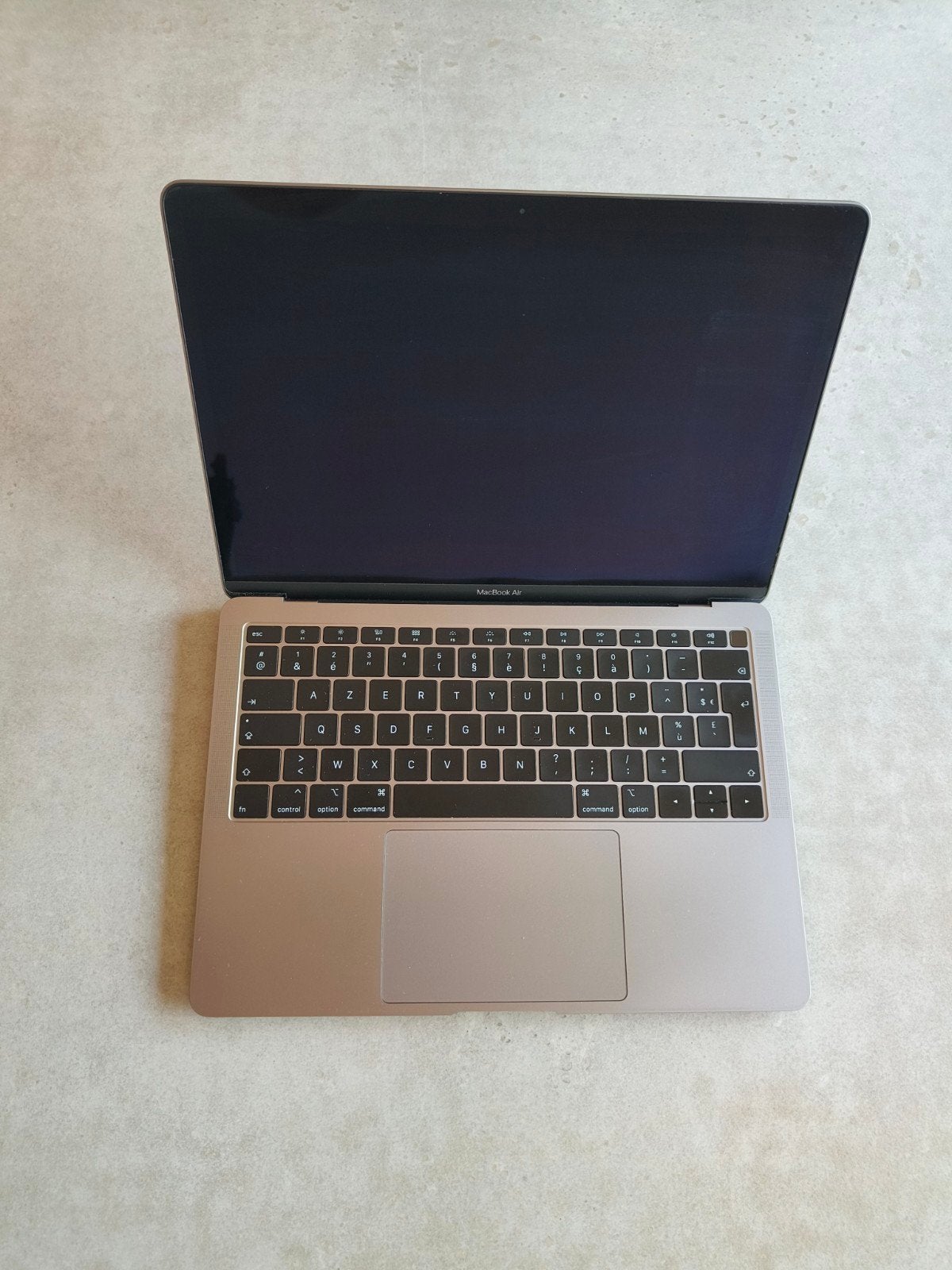Apple MacBook Air 13" Space Gray (2019) met accessoires, Computers en Software, Ophalen, 8 GB, 13 inch, Zo goed als nieuw